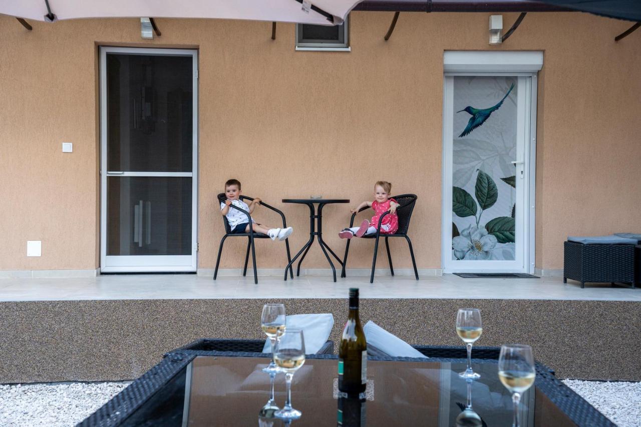 Kolibri Apartman - Makó Exterior foto