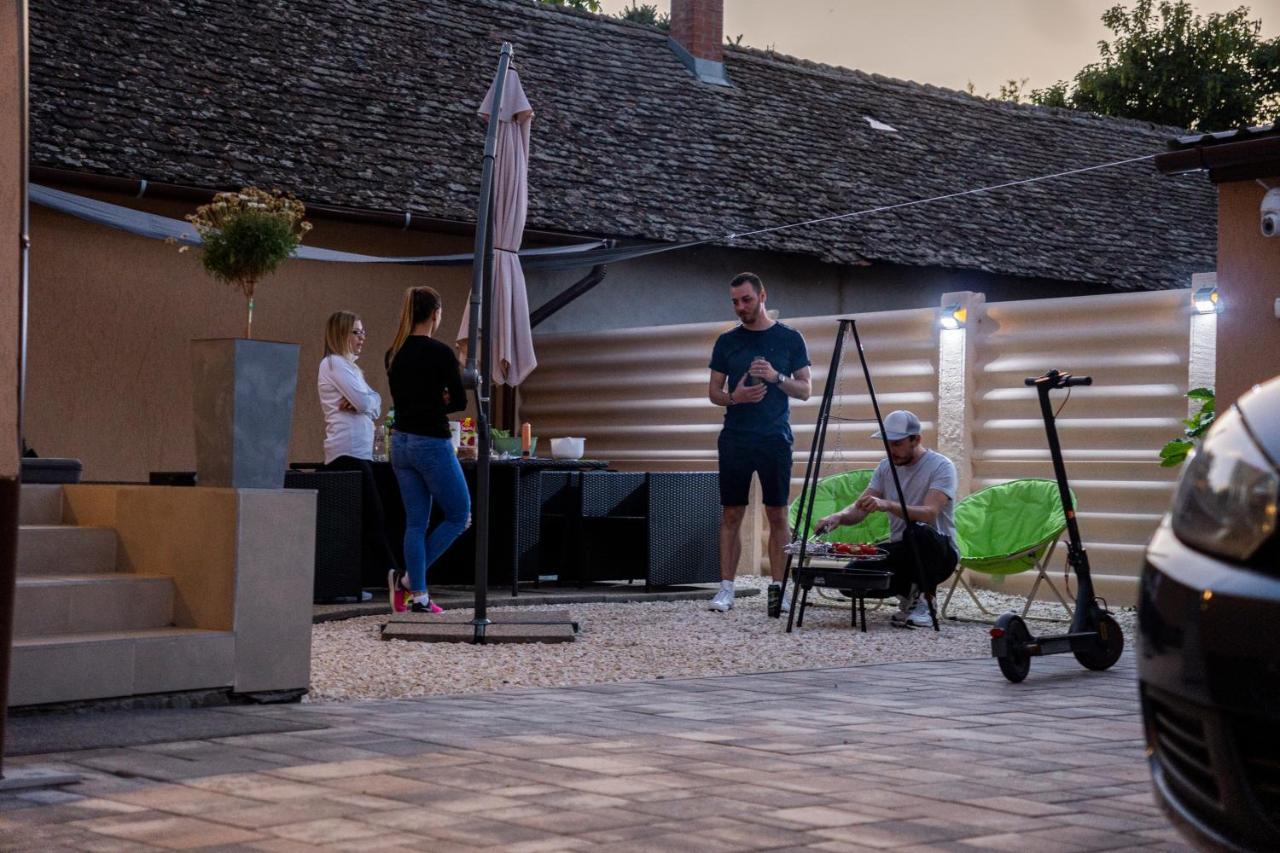 Kolibri Apartman - Makó Exterior foto